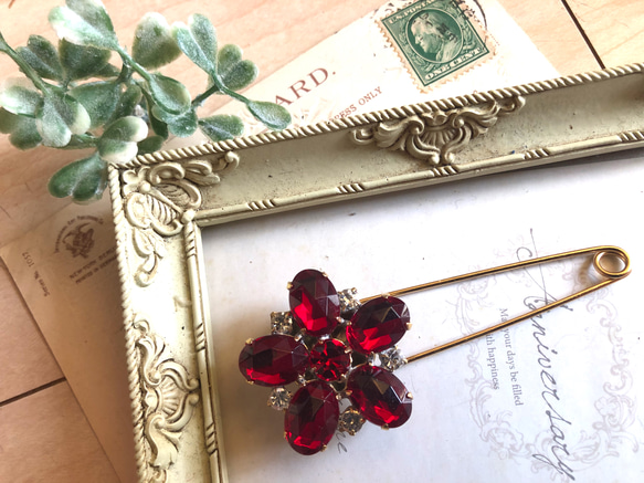 ■チェコガラスのストールピン■赤い花 1枚目の画像
