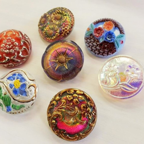 11になります　チェコガラスボタン　ヴィンテージ　ベア　希少カラー組含む 金色の渦巻きチェコガラスボタン | ヴィンテージボタンのann.nei