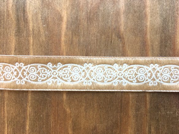 ジャガード織リボン(ホワイト×ベージュ)　１ｍ 4枚目の画像