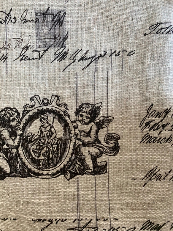 フランス　カリグラフィー文字と天使柄刺繍風プリント　 2枚目の画像