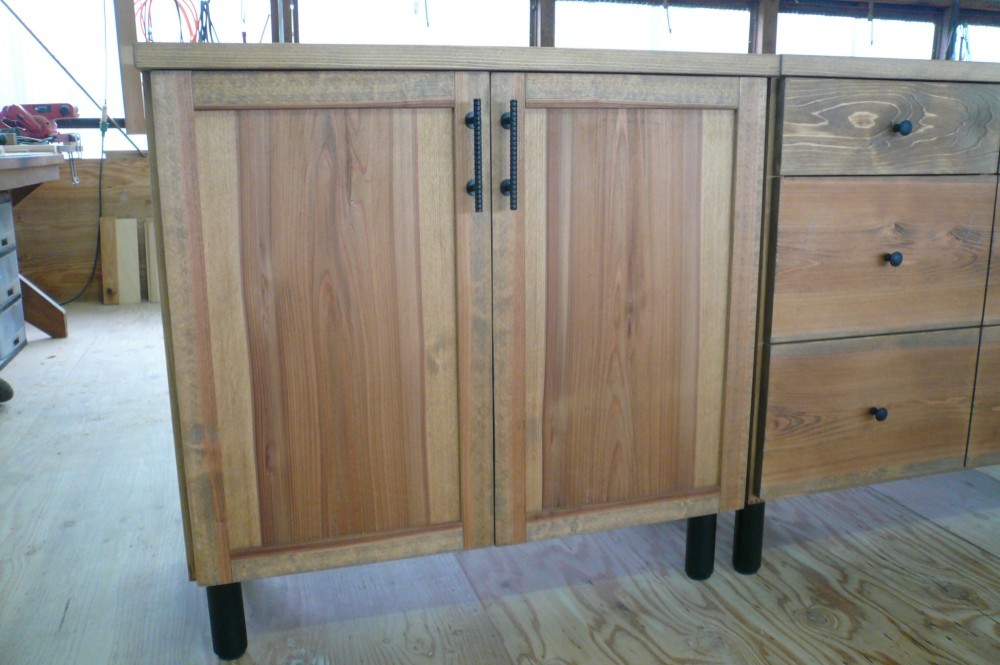 新生活応援キャンペーン　天然木のナチュラルなカウンターキャビネット+チェスト引き出し6杯付き（２分割）オール無垢仕様