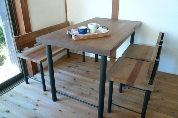 天然木とアイアン丸脚のダイニングテーブル　インダストリアル　テーブルのみ 1枚目の画像