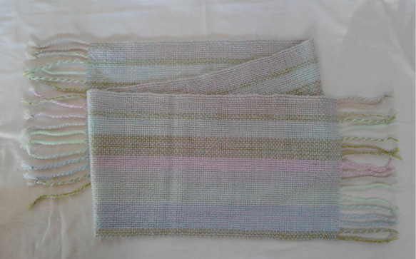 パステルカラーの手織りマフラー（水色系） 7枚目の画像