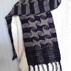 暖かな手織りマフラー 2枚目の画像