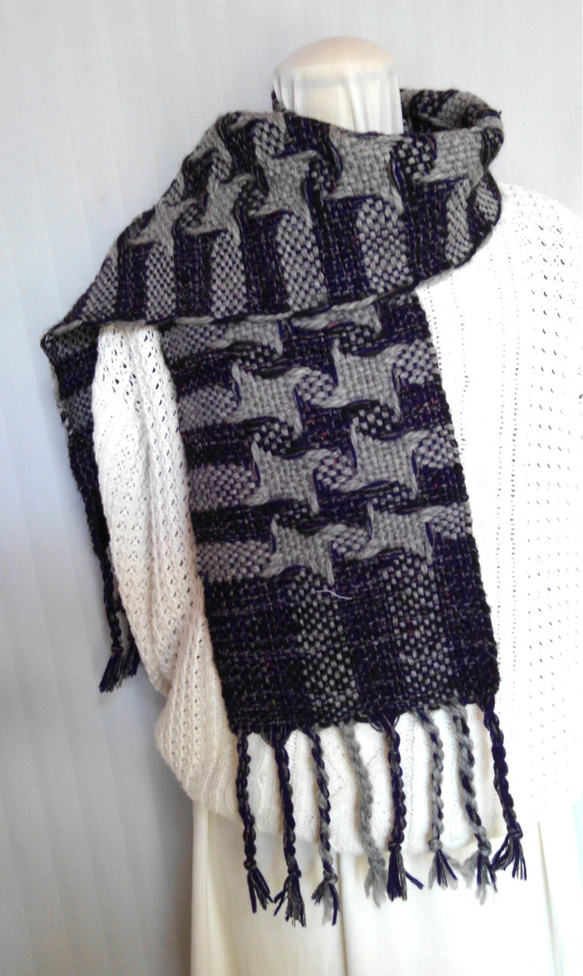 暖かな手織りマフラー 2枚目の画像