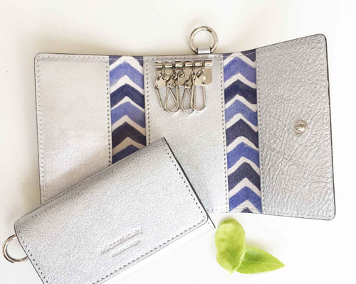 南仏シルバー☆ カードも入るキーケース 牛革 スマートキー ミニ財布