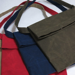 【online限定】CANVAS FLAT FLAP BAG/フラップ ショルダー バッグ(レッド) パラフィン 帆布 5枚目の画像