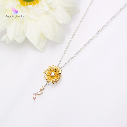 agete ゴールド 花モチーフ ネックレス agete（アガット）の「◇数量限定◇K18ダイヤモンドネックレス