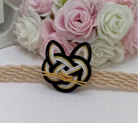 水引猫ちゃん帯留め(=^ェ^=)(白黒金) その他アクセサリー 結愛-YUI
