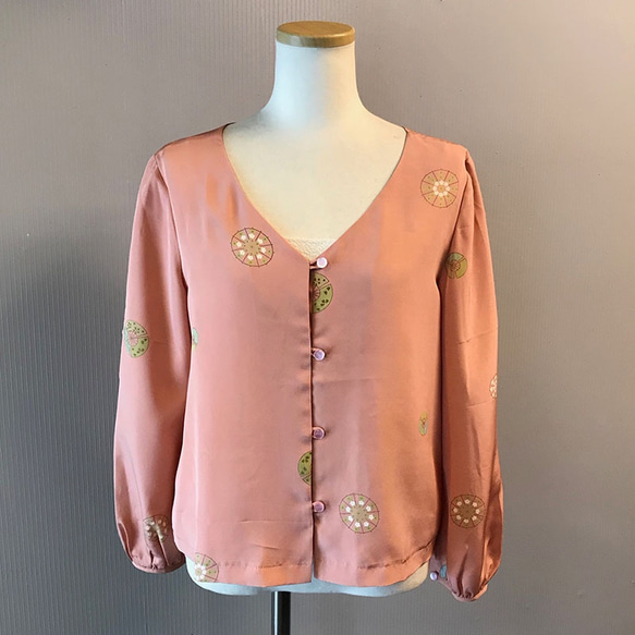 和柄シルクブラウス（長襦袢リメイク）SALE❗️ 3枚目の画像