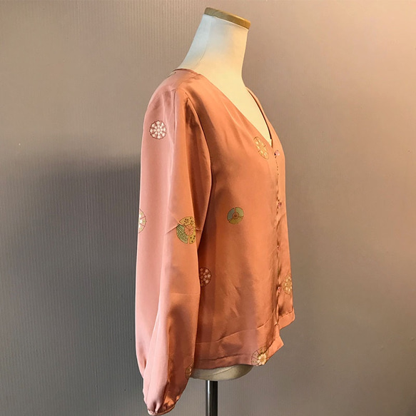 和柄シルクブラウス（長襦袢リメイク）SALE❗️ 5枚目の画像
