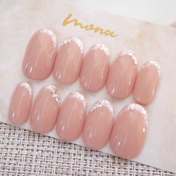 52／ 白箔ベージュフレンチネイルスワロフスキー上品ネイルシンプル