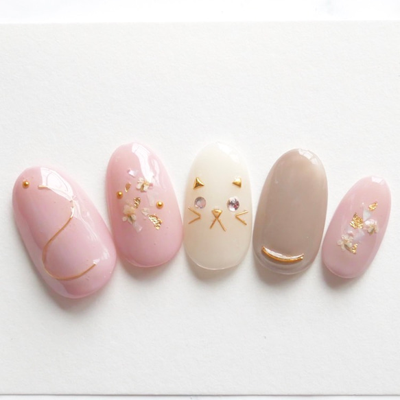 華奢な猫ネイル ネコネイルスワロフスキーくすみネイルワイヤーネイル