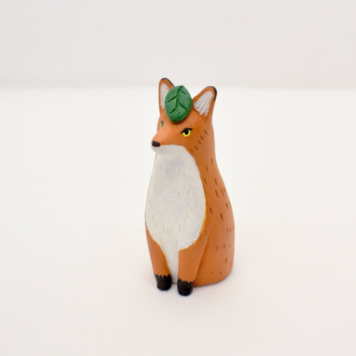 頭に葉っぱをのせたキツネ 置物 その他置物 m-zokei 通販 12777974