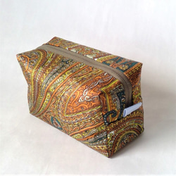絹の光沢が美しい　エキゾチックなペイズリー柄　箱型ポーチ 3枚目の画像