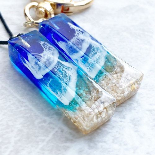 波打ち際を切り取った 海レジンアートのスティックキーホルダー