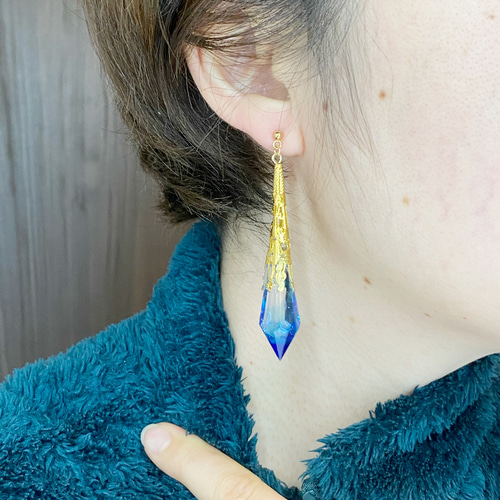 宝石魔法のガラスペンデュラムのピアス　イヤリング 紅ひし形パーツ付き★ 宝石魔法のガラスペンデュラムのピアス イヤリング 紅ひし形