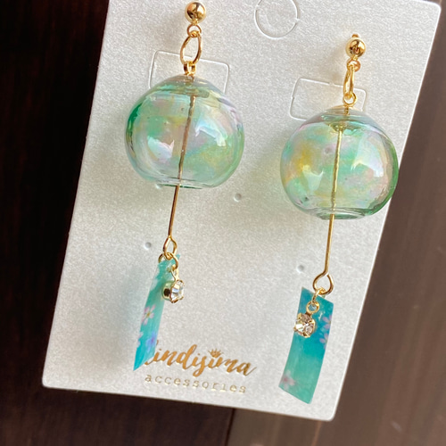 大人可愛い シャボン玉風の 風鈴ミニチュアピアス イヤリング ピアス 