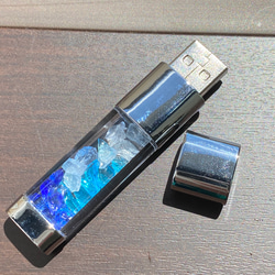 ブルーグラデーションの美しい　ガラスカレットのUSBメモリースティック<16GB> 父の日 3枚目の画像