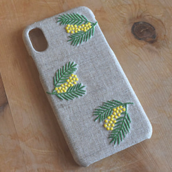 ミモザの刺繍iPhoneケース《ベージュグレー》スマホケース iPhone12 iPhone13 iPhoneSE 3枚目の画像