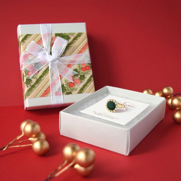Xmasカラーの刺繍リング 深緑《フリーサイズ》クリスマス 誕生日 プレゼント 上品 きれいめ 指輪 2枚目の画像