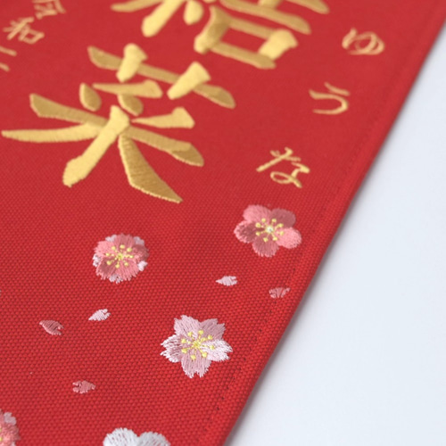 リボン　小さめ　赤金襴生地×刺繍のお名前旗♪送料無料スタンド付　女の子　ひな祭り リボン 小さめ 赤金襴生地×刺繍のお名前旗♪送料無料スタンド付