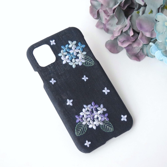 紫陽花 刺繍iPhoneケース　リネン スマホケース  iPhone12 iPhone13 iPhoneSE あじさい 2枚目の画像