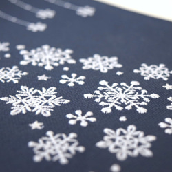 クリスマス間に合います！雪の結晶クリスマスツリー 刺繍タペストリー《ミニ》スノーツリー 雪の結晶 コンパクト Xmas 8枚目の画像