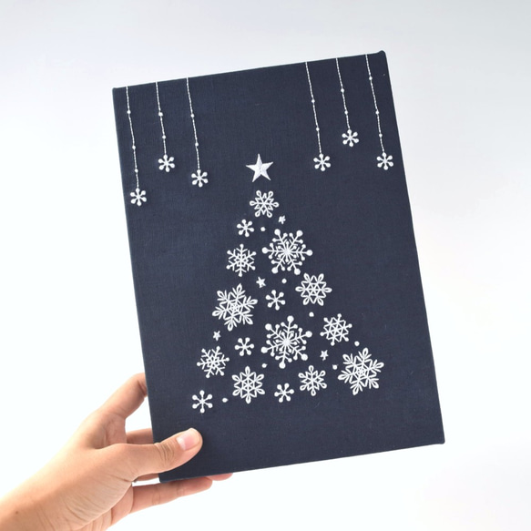 雪の結晶クリスマスツリー 刺繍ファブリックパネル スノーツリー 雪の結晶 コンパクト Xmas 2枚目の画像