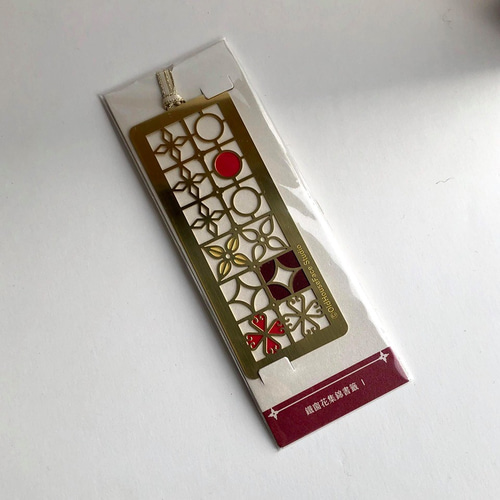 台湾雑貨店]しおり 台湾鉄花窓柄 パープル/レッド しおり