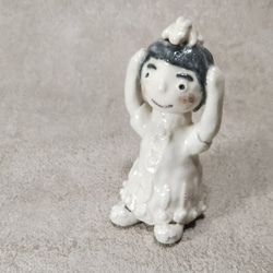 女の子の人形（陶の置物） 2枚目の画像