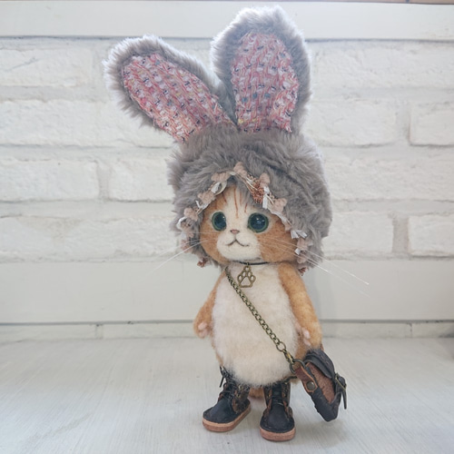 うさみみ帽子をかぶった猫 ぬいぐるみ 羊毛フェルト ねこ 羊毛フェルト