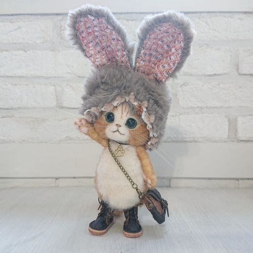 うさみみ帽子をかぶった猫 ぬいぐるみ 羊毛フェルト ねこ 羊毛