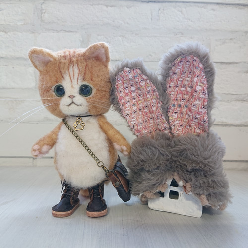 うさみみ帽子をかぶった猫 ぬいぐるみ 羊毛フェルト ねこ 羊毛フェルト