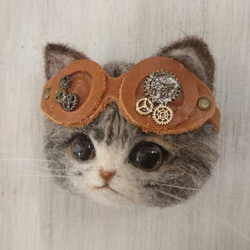 ごーぐるにゃんこブローチ　羊毛フェルト　猫　ブローチ キジトラ白 スチームパンク　steampunk 3枚目の画像