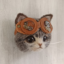 ごーぐるにゃんこブローチ　羊毛フェルト　猫　ブローチ キジトラ白 スチームパンク　steampunk 5枚目の画像