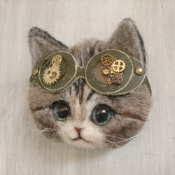 ごーぐるにゃんこブローチ　羊毛フェルト　猫　ブローチ キジトラ白 スチームパンク　steampunk 3枚目の画像