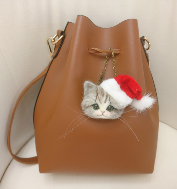 サンタクロースにゃんこ ブローチ&バッグチャーム 2way 羊毛フェルト ねこ クリスマス 雑貨 8枚目の画像