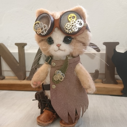羊毛フェルト☆スチームパンク風 猫さん スチームパンクの茶白猫 羊毛フェルト 置物 全身可動 ねこ ぬいぐるみ