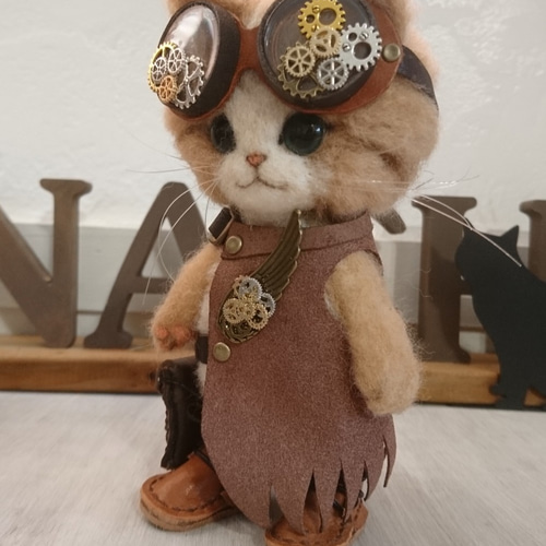 スチームパンクの茶白猫 羊毛フェルト 置物 全身可動 ねこ ぬいぐるみ