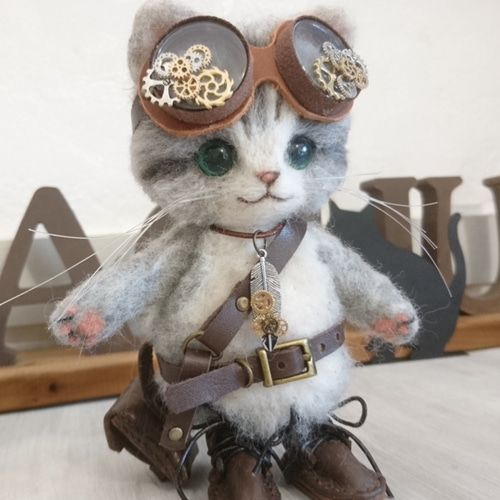 羊毛フェルト　お座り子猫　白猫　スチームパンク　アートドール 羊毛フェルト お座り子猫 白猫 スチームパンク アートドール