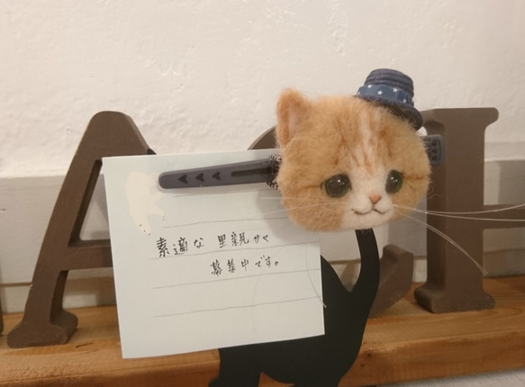 帽子にゃんこ　クリップ　羊毛フェルト　猫　茶しろ 横向き 3枚目の画像