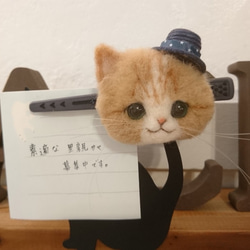 帽子にゃんこ　クリップ　羊毛フェルト　猫　茶しろ 横向き 1枚目の画像