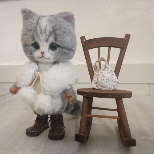 白いティペットのさばしろ猫 羊毛フェルト 置物 全身可動 ねこ