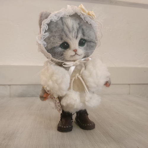 甘ロリにゃんこ ぬいぐるみ 羊毛フェルト さば白猫 置物 全身可動 人形