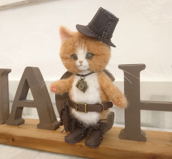 托尼的書預訂產品冒險家貓戴頂帽羊毛氈茶和白貓雕像全身可移動娃娃 第9張的照片