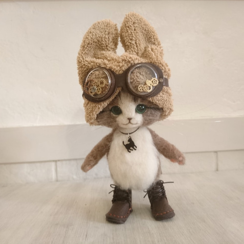 うさみみ帽子のゴーグルにゃんこ ぬいぐるみ 羊毛フェルト 置物 全身