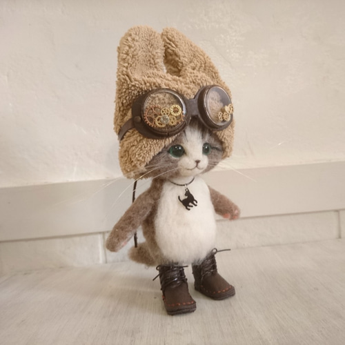 うさみみ帽子のゴーグルにゃんこ ぬいぐるみ 羊毛フェルト 置物 全身