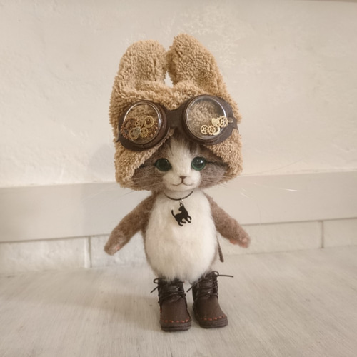 うさみみ帽子のゴーグルにゃんこ ぬいぐるみ 羊毛フェルト 置物 全身