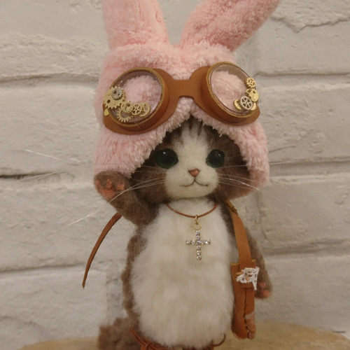 うさみみ帽子のゴーグルにゃんこ ぬいぐるみ 羊毛フェルト 置物 全身